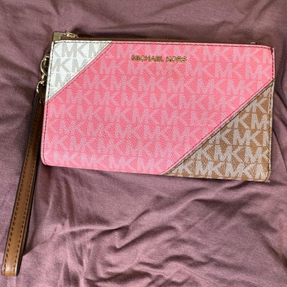 Michael Kors Jet Set Travel Signature Logo Smartphone Wallet